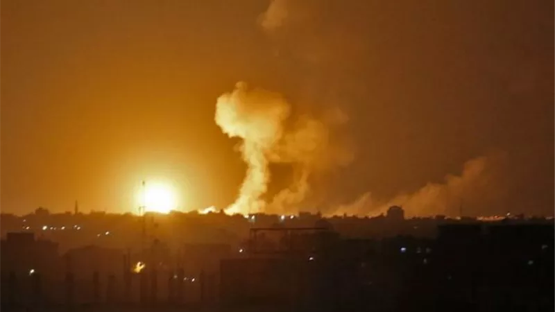 غارات اسرائيلية على غزة تقتل فلسطيني