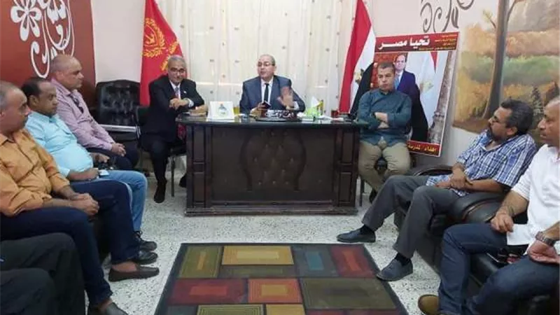 وكيل تعليم بورسعيد يجتمع بالعاملين بإدارة بحر البقر التعليمية