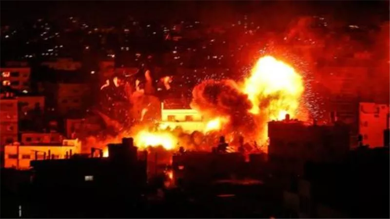 غارات وصواريخ.. التصعيد في غزة مستمر مع سقوط مزيد من القتلى