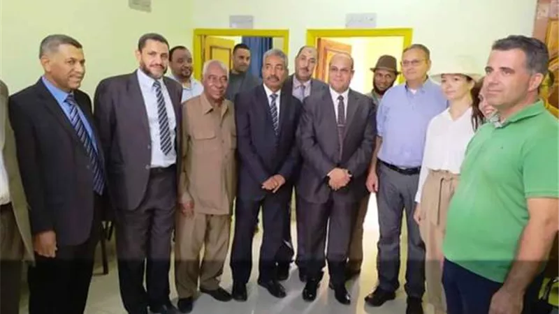 سفير التشيك يزور الوادى الجديد ويتفقد مشروعات مرضى السرطان.. صور