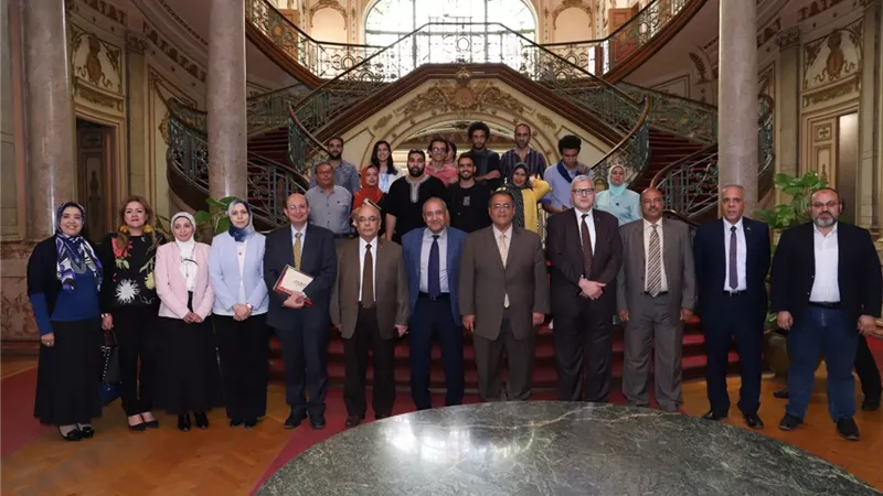 جامعة عين شمس تكرم الطلاب الحاصلين على الجوائز و البطولات الدولية