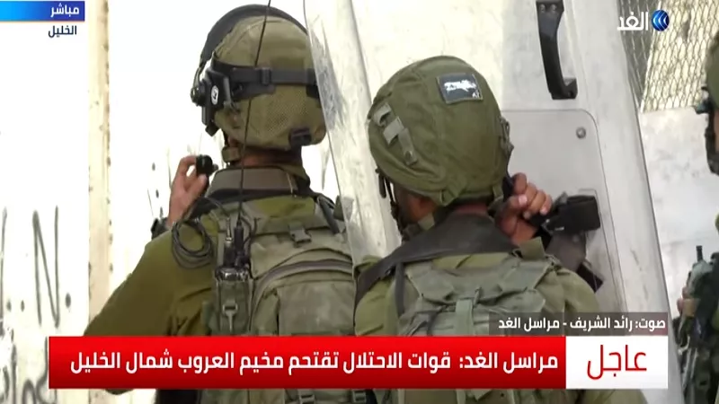 قوات الاحتلال تقتحم مخيم العروب وتفرط في استخدام قنابل الغاز.. فيديو