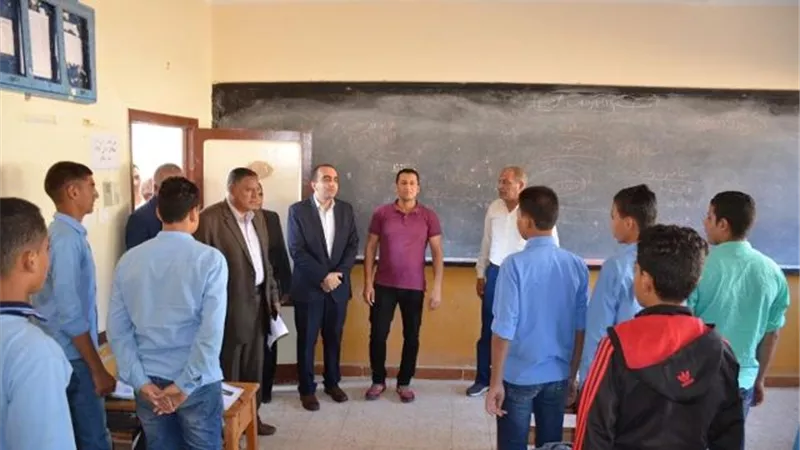 نائب محافظ الإسماعيلية يتفقد القصاصين و يحيل مدير مدرسة للتحقيق ..صور