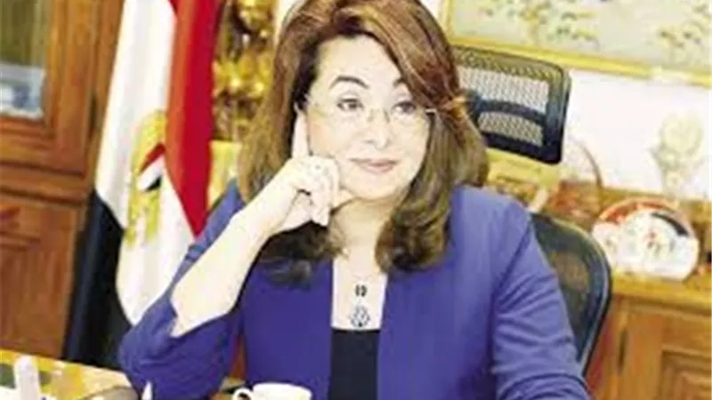 فى استجابة سريعة للجمهورية أون لاين.. وزيرة التضامن ترسل مندوباً بمستحقات المعاش لعجوز قويسنا