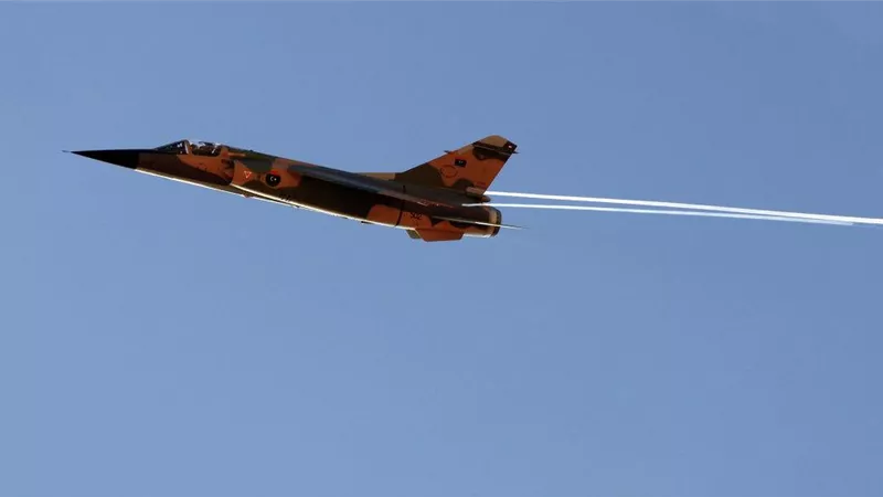 الجيش الليبى يدمر عدة أهداف عسكرية بقاعدة سرت الجوية