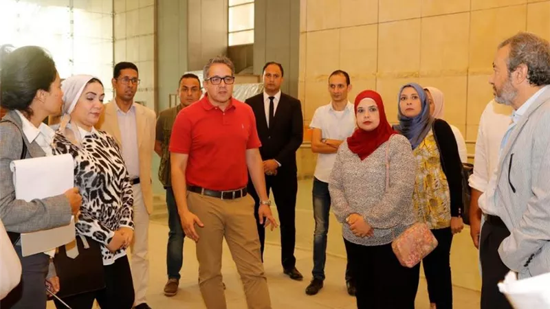 وزير الآثار يجتمع بلجنة سيناريو العرض المتحفي للمتحف القومي للحضارة قبل افتتاحه