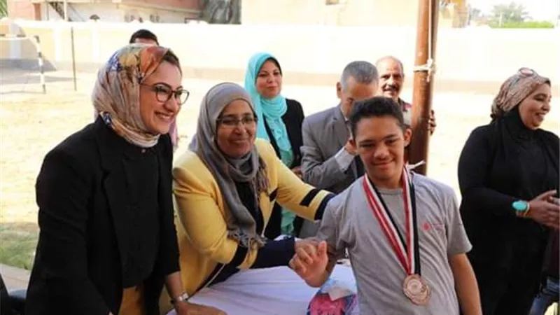نائب محافظ الوادى الجديد تكرم أبطال المدرسة الفكرية فى ألعاب القوى .صور