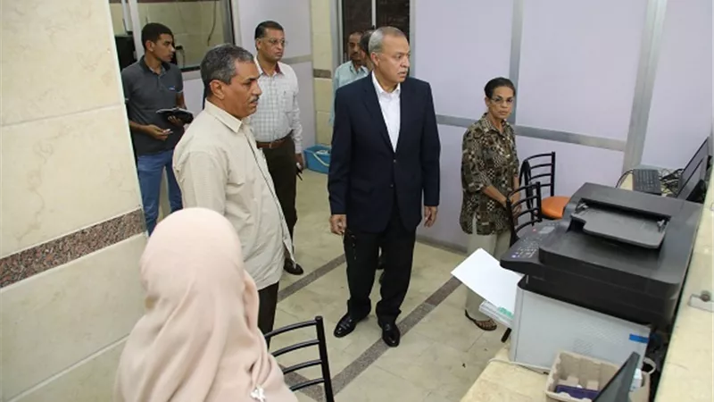احاله ٧٥ موظف بالوحدة المحلية لمدينة دشنا للتحقيق