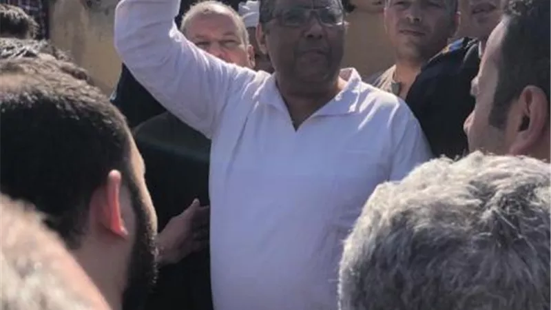 الداخلية تسمح لمراسل الجزيرة محمود حسين بحضور جنازة والده بالجيزة