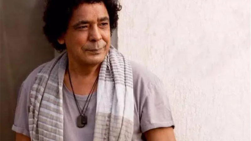 مذيعة مشهورة توجه رسالة إلى الكينج محمد منير .. تعرف عليها