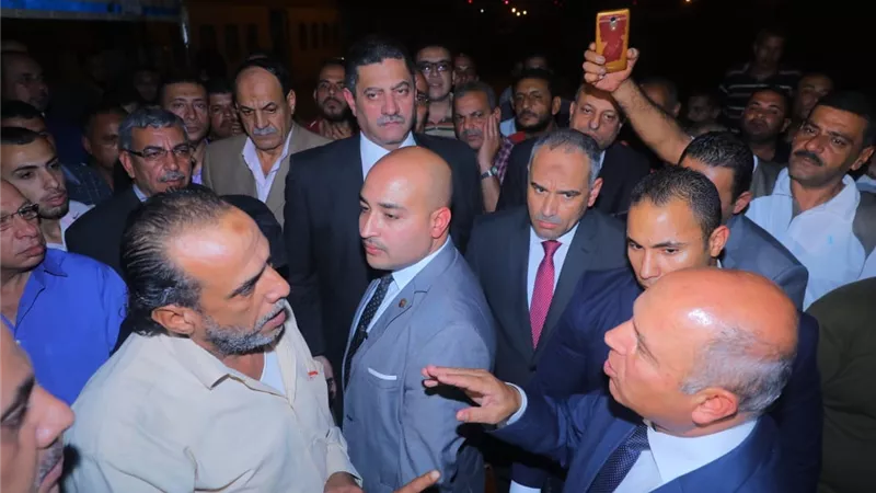 وزير النقل يستقل احد قطارات خط أوليفر بالاسكندرية