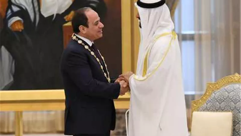 ولي عهد أبو ظبي يمنح أرفع وسام إماراتي للرئيس السيسي