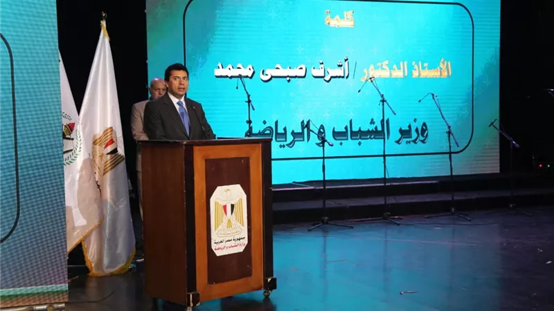 وزير الشباب يشهد الندوة التثقيفية الأولى لقوات الدفاع الشعبي على مسرح الوزارة