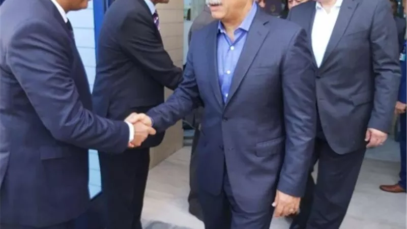 وزير الطيران المدنى يتفقد مطار أسوان الدولي