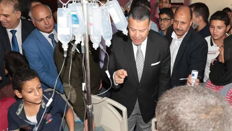 محافظ بنى سويف يطمئن على الحالة الصحية لتلاميذ الجفادون بعد اصابتهم باشتباه تسمم