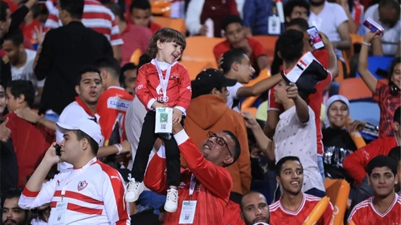 الجماهير تملأ مدرجات استاد القاهرة لمؤازرة الفراعنة امام الكاميرون