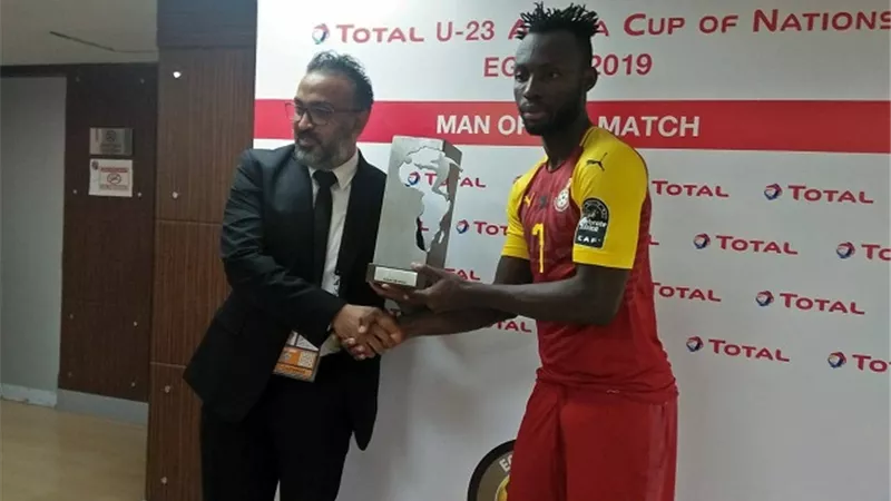 أوسو كوابينا يحصل على لقب أفضل لاعب فى مباراة غانا ومالى