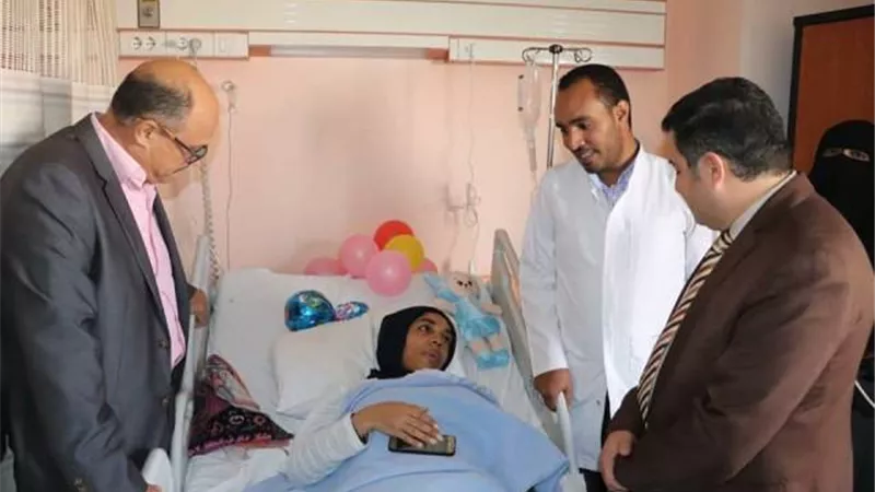 نائب رئيس جامعة الأزهر لفرع البنات يتابع حالة طالبة أصيبت بحادثة سير