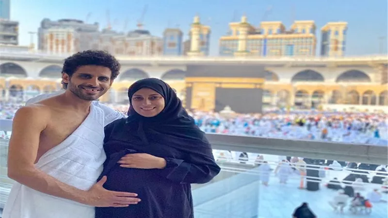 حمدى الميرغنى يؤدى مناسك العمرة مع زوجته