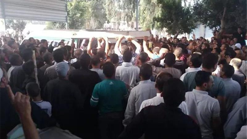 بالصور .. اهالي الطود يشيعون جثامين 2 من ضحايا حادث ايتاى البارود