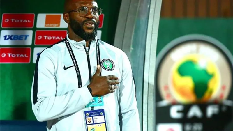 مدرب نيجيريا: نفعل ما علينا ونأمل التأهل للدور التالي