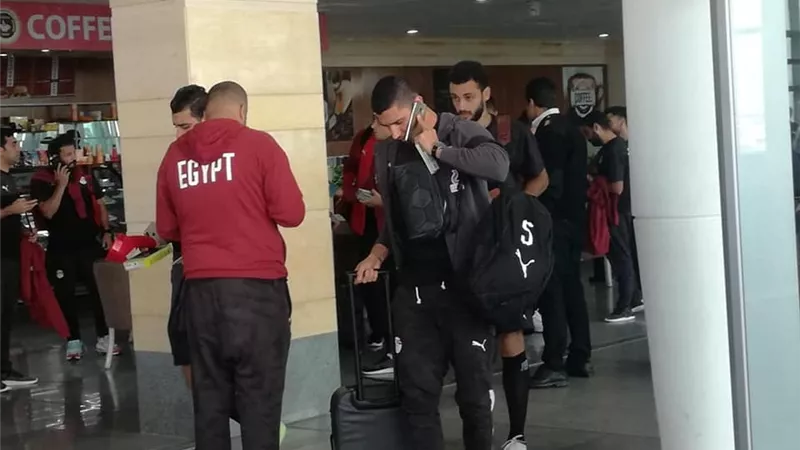 بالصور المنتخب القومي يغادر برج العرب بطائرة خاصة الي جزر القمر