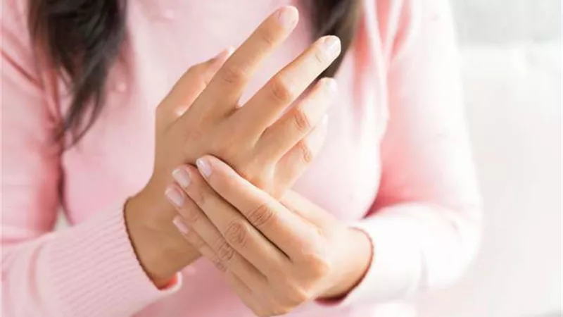 أسباب نفسية وعضوية وراء آلام الأطراف