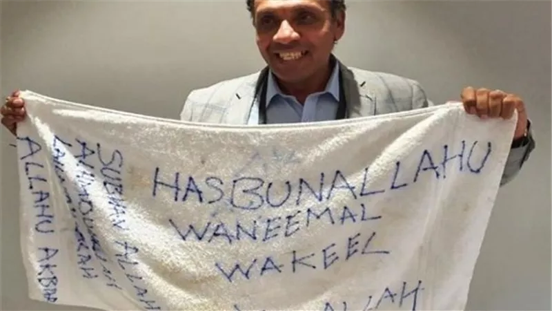 جمال محمد علي يعلق على صورته مع 