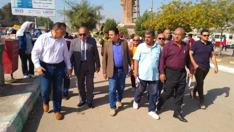 جولة تفقدية لمحافظ الشرقية بمدينة الزقازيق لمتابعة النظافة والاشغالات والمرور