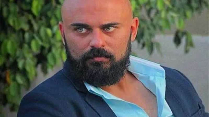 بعد نجاح الممر..أحمد صلاح حسنى يصور 