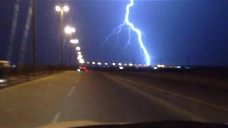 برق و رعد..طقس غير مستقر يضرب السعودية