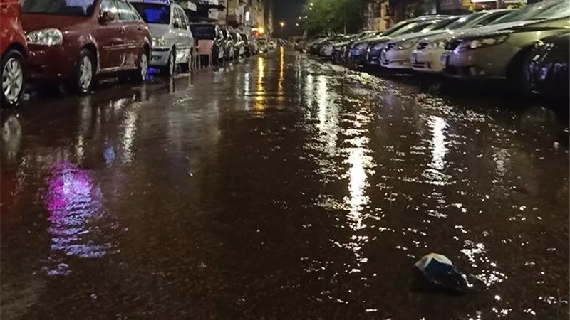 بعد تساقط امطارخفيفة الاسكندرية فى انتظارالمكنسه
