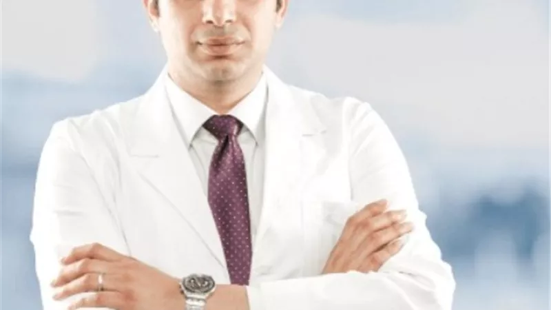 استشارى يوضح أسباب إصابة الرجال بالتثدي وكيفية التخلص منه