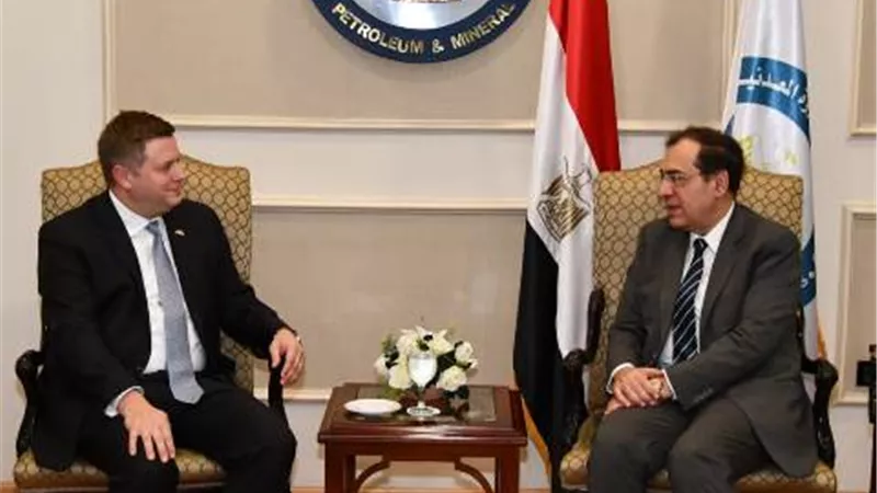 وزير البترول يستقبل مساعد وزير التجارة الأمريكي لبحث تنفيذ المشروعات البترولية