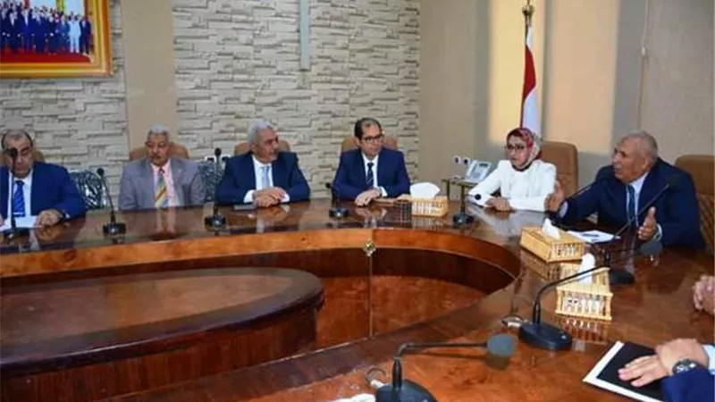 محافظ الوادى الجديد يستقبل وفد إنشاء جامعة الأزهر بالصور