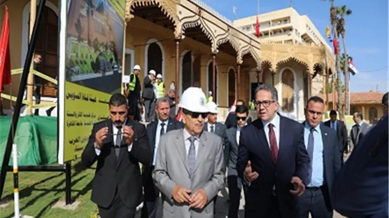 تكريم وزير الاَثار بدرع قناة السويس..وتحويل المبنى الإداري لمتحف