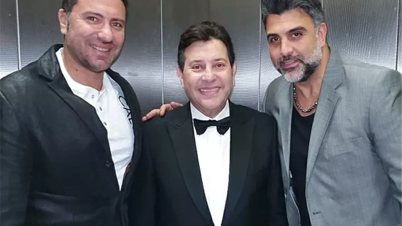 أمير الغناء العربي يتألق في أولى حفلاته بأمريكا والجمهور يطارده بالـ 