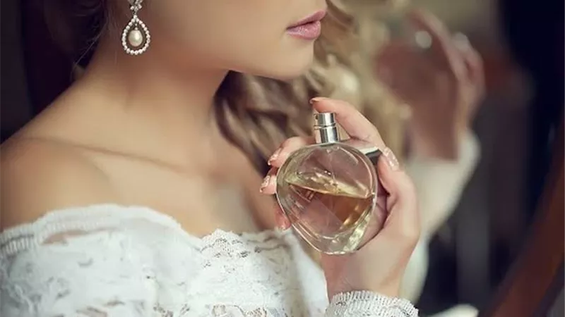 ٣ نصائح ذهبية لتثبيت العطور علي الجسم