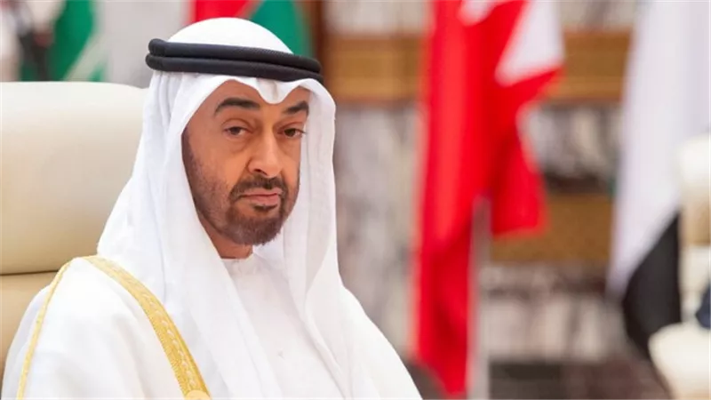 محمد بن زايد يقل وزيرًا روسيًا بسيارة 