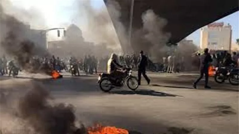 رئيس ايران يبرر حملة القمع ويؤيد رفع أسعار الوقود