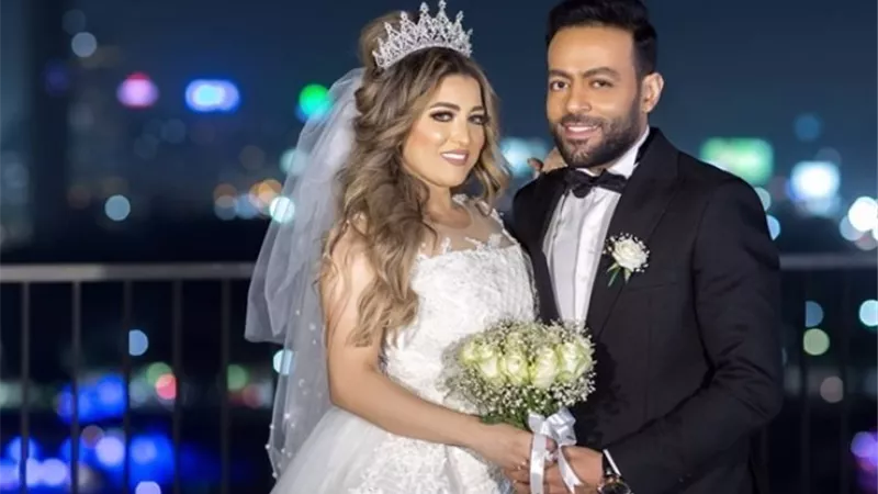 زوجة تامر عاشور تفجر مفاجأة من العيار الثقيل بعد اعلان انفصالهم