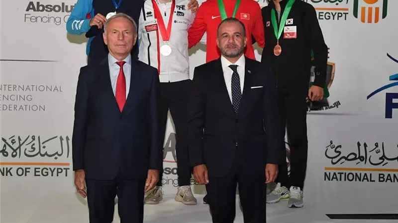 الفرنسي فينسنت يفوز بكأس العالم لسلاح السيف وعامر السادس..صور