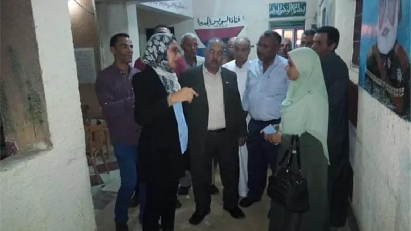 نائب محافظ الوادى الجديد تتابع أعمال الصيانة بإحدى مدارس الداخلة
