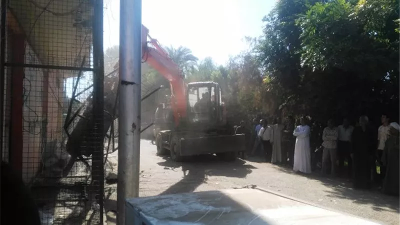 استرداد 4 افدنة من اراضى املاك الدولة بنقادة فى قنا