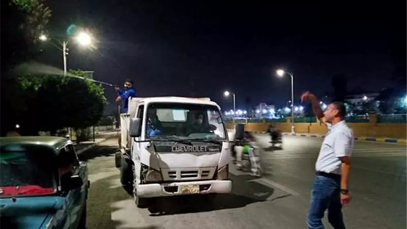 الإسماعيلية تلاحق الذباب والناموس..صور