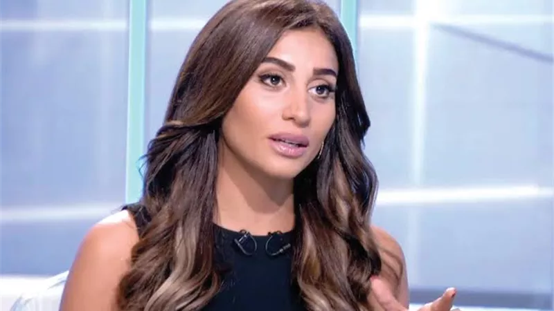زوجة عمرو دياب تقدم حفل مهرجان القاهرة السينمائى الدولى