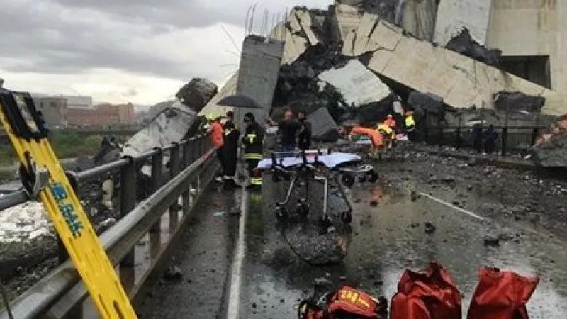 مصرع شخصين فى حادث إنهيار أحد الكبارى فى فرنسا