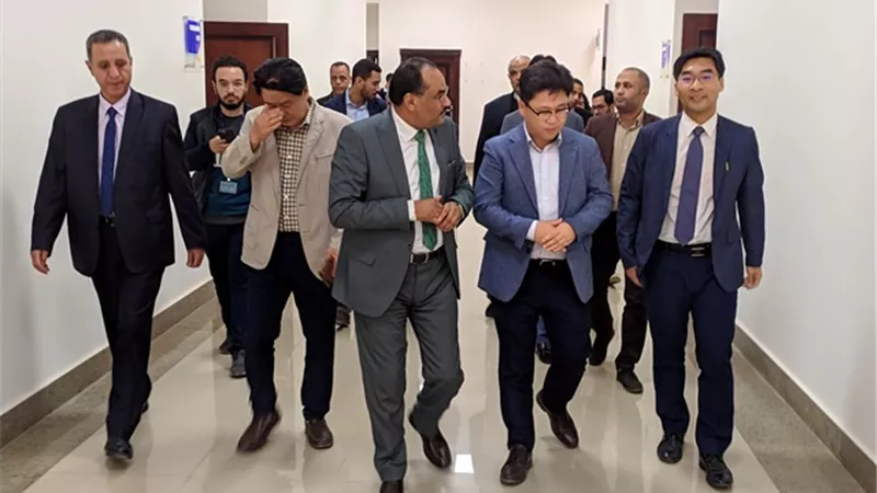 رئيس جامعة بني سويف التكنولوجية يستقبل مدير 