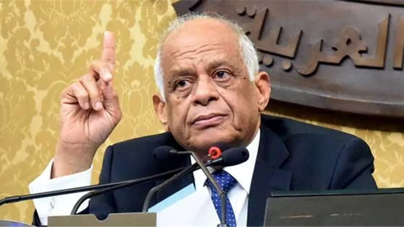 عبدالعال للنواب : المجلس ليس ساحة لالقاء الخطب .. ومغادرة القاعة بالإذن