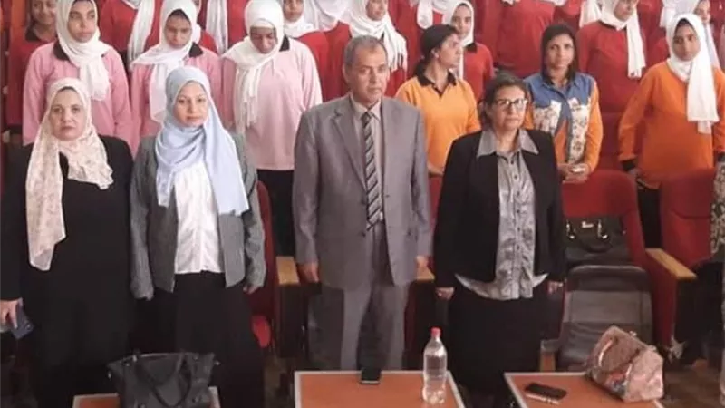 التعليم يعقد مجموعات تقوية وقوافل تعليمية لطلاب المرحلة الثانوية بالوادى الجديد